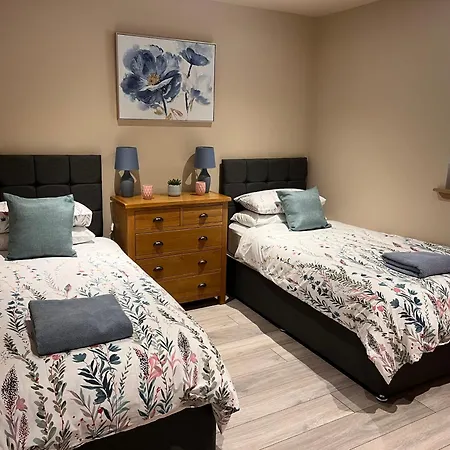 Woodlane Lodge With Private Hottub & Pool Table-3
